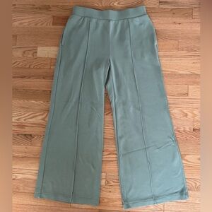 Lou & Grey Scubasoft Pintucked Wide Leg Pants